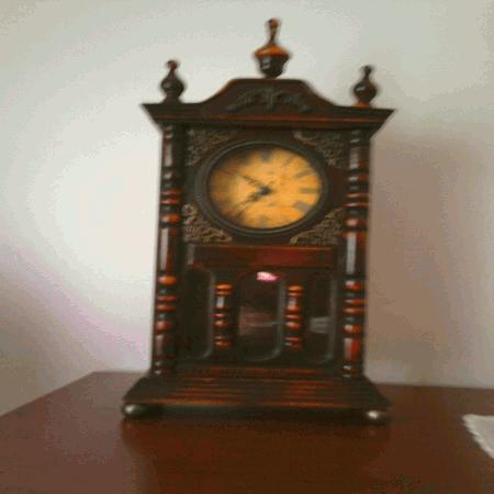 Relgio de mesa antigo