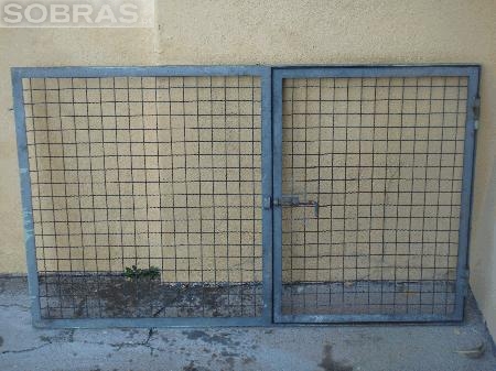 Grade de ferro com porta